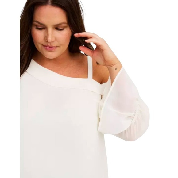Torrid Asymetrical Top Blouse 'Winter White' Ivory Cream L/S Womens 2X NWT - Picture 4 of 10